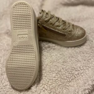 Gold girls shoe size 3